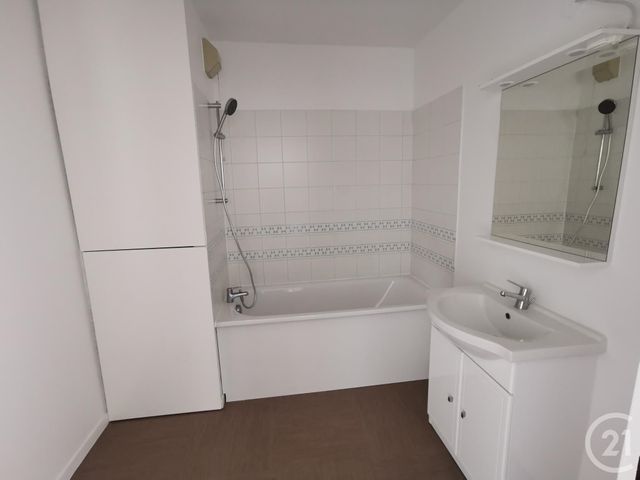 Afficher la photo en grand Appartement F3 à vendre - 3 pièces - 70.11 m2 - PONTOISE - 95 - ILE-DE-FRANCE - Century 21 Osmose