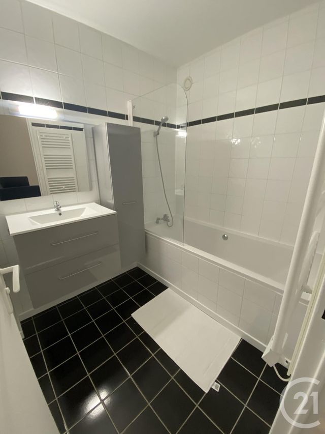 Afficher la photo en grand Appartement F6 à louer - 6 pièces - 100.73 m2 - CERGY - 95 - ILE-DE-FRANCE - Century 21 Osmose