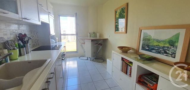 Appartement F3 à vendre - 3 pièces - 75.63 m2 - CERGY - 95 - ILE-DE-FRANCE - Century 21 Osmose Appartement F3 à vendre - 3 pièces - 75.63 m2 - CERGY - 95 - ILE-DE-FRANCE - Century 21 Osmose