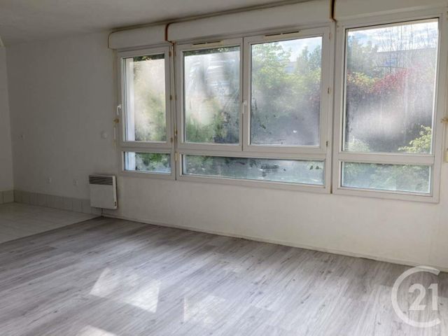 Afficher la photo en grand Appartement F1 à vendre - 1 pièce - 25.9 m2 - CERGY - 95 - ILE-DE-FRANCE - Century 21 Osmose