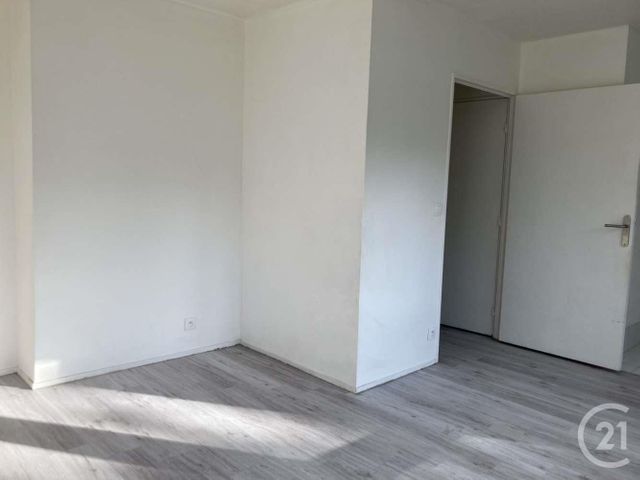 Afficher la photo en grand Appartement F1 à vendre - 1 pièce - 25.9 m2 - CERGY - 95 - ILE-DE-FRANCE - Century 21 Osmose