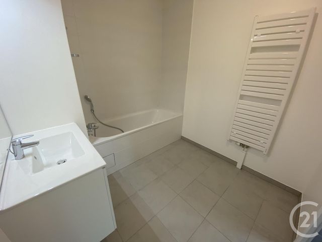 Appartement F2 à louer - 2 pièces - 56.35 m2 - JOUY LE MOUTIER - 95 - ILE-DE-FRANCE - Century 21 Osmose