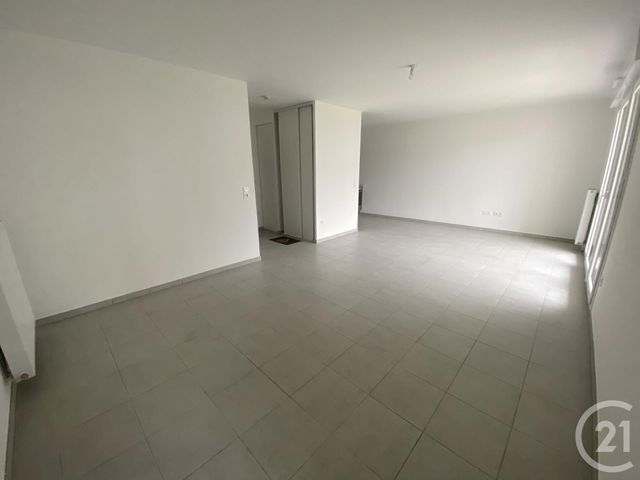 Appartement F2 à louer - 2 pièces - 56.35 m2 - JOUY LE MOUTIER - 95 - ILE-DE-FRANCE - Century 21 Osmose