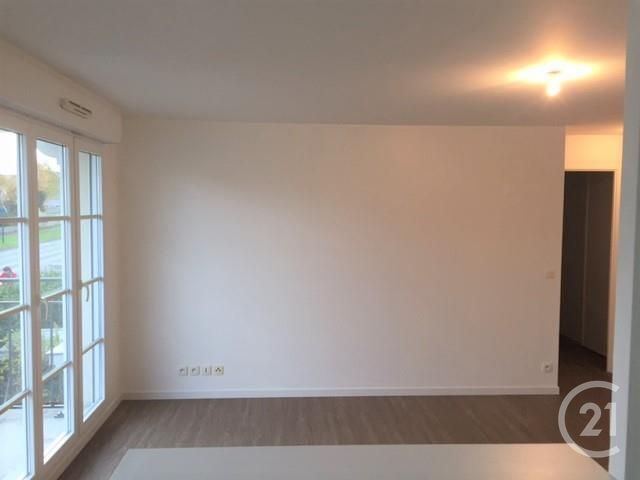 Appartement F3 à louer - 3 pièces - 56.5 m2 - VAUREAL - 95 - ILE-DE-FRANCE - Century 21 Osmose