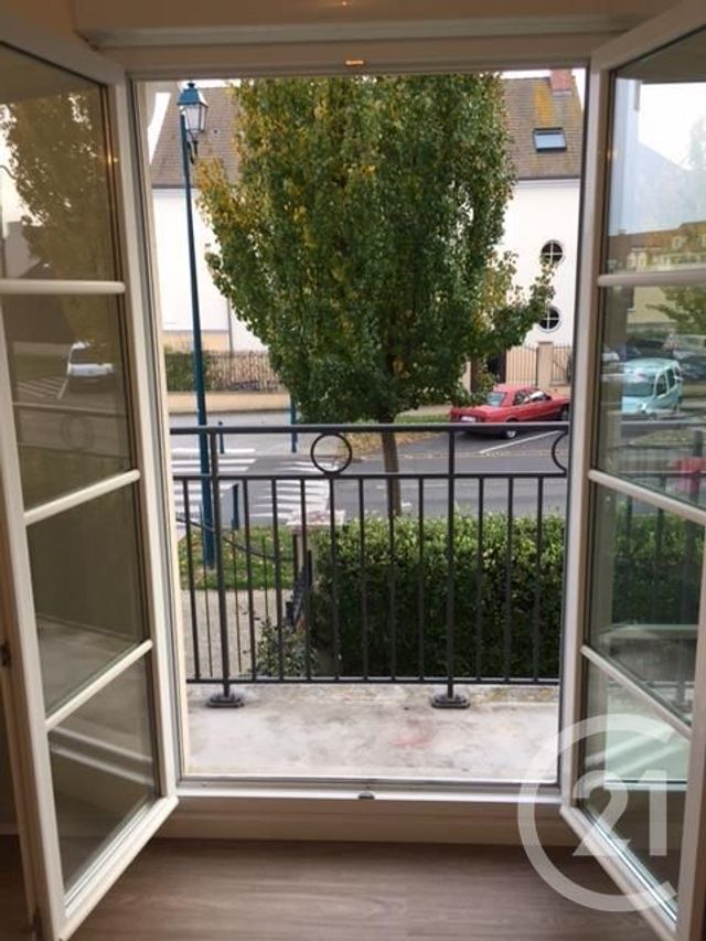 Appartement F3 à louer - 3 pièces - 56.5 m2 - VAUREAL - 95 - ILE-DE-FRANCE - Century 21 Osmose