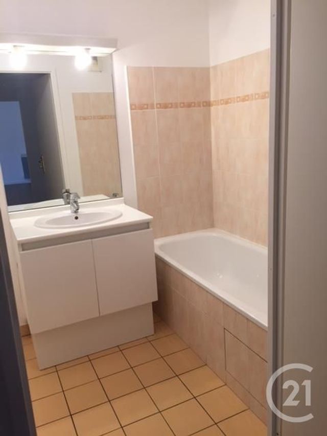 Appartement F3 à louer - 3 pièces - 56.5 m2 - VAUREAL - 95 - ILE-DE-FRANCE - Century 21 Osmose