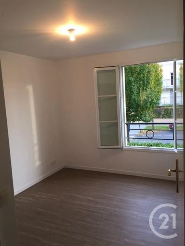Appartement F3 à louer - 3 pièces - 56.5 m2 - VAUREAL - 95 - ILE-DE-FRANCE - Century 21 Osmose