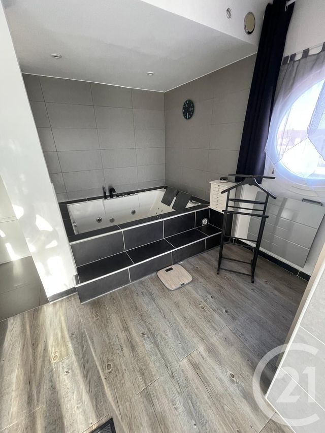 Afficher la photo en grand Appartement à vendre - 6 pièces - 162.08 m2 - CERGY - 95 - ILE-DE-FRANCE - Century 21 Osmose