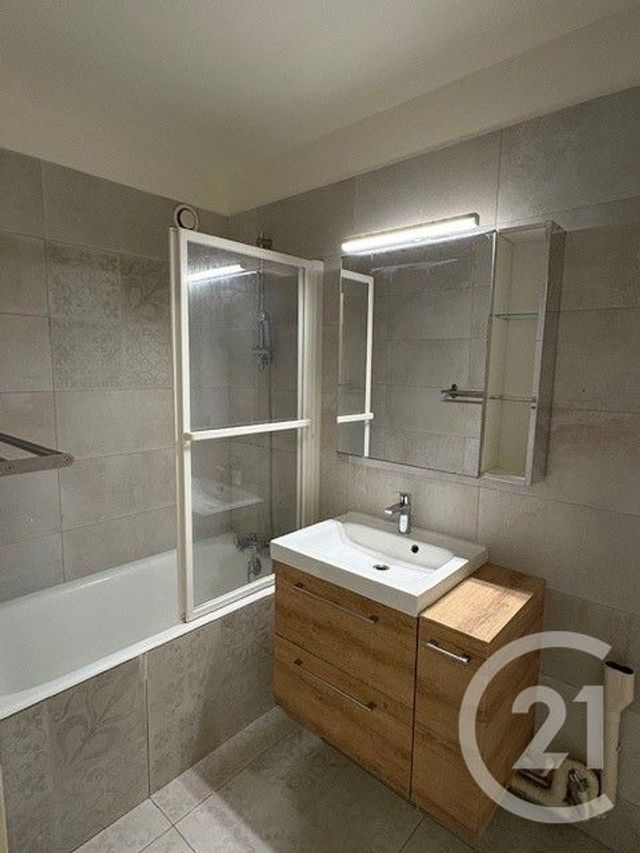 Appartement Studio à louer - 1 pièce - 38.85 m2 - CERGY - 95 - ILE-DE-FRANCE - Century 21 Osmose