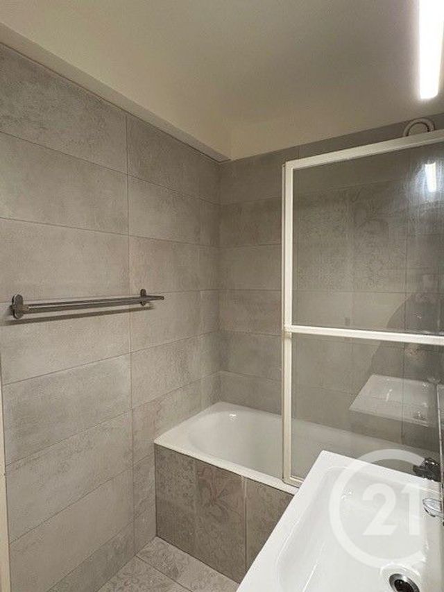 Appartement Studio à louer - 1 pièce - 38.85 m2 - CERGY - 95 - ILE-DE-FRANCE - Century 21 Osmose