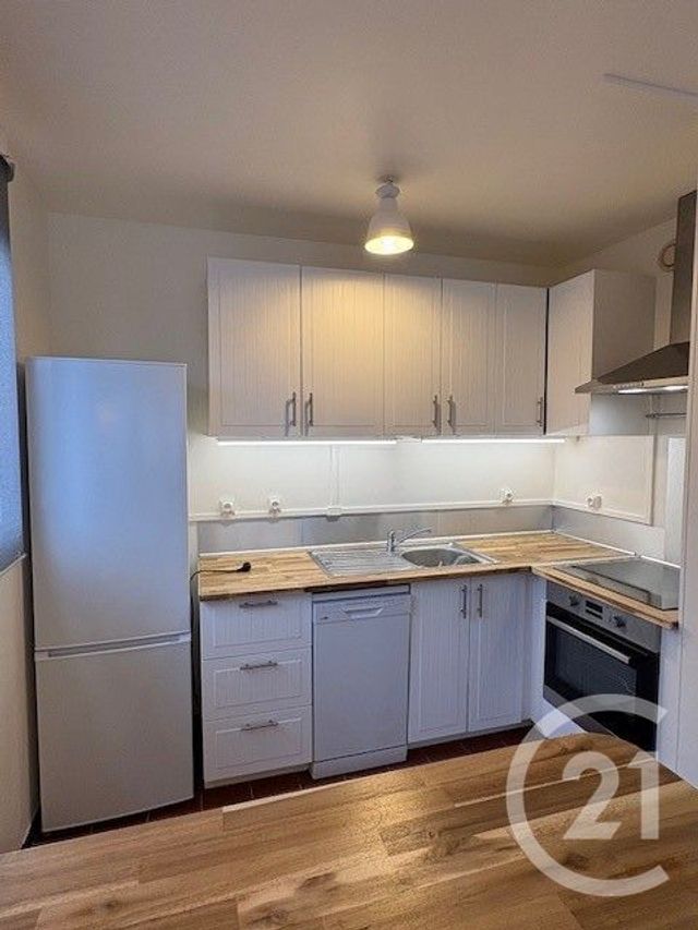 Appartement Studio à louer - 1 pièce - 38.85 m2 - CERGY - 95 - ILE-DE-FRANCE - Century 21 Osmose