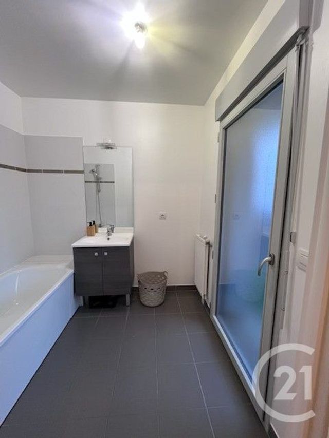 Appartement à louer - 2 pièces - 41.0 m2 - CERGY - 95 - ILE-DE-FRANCE - Century 21 Osmose