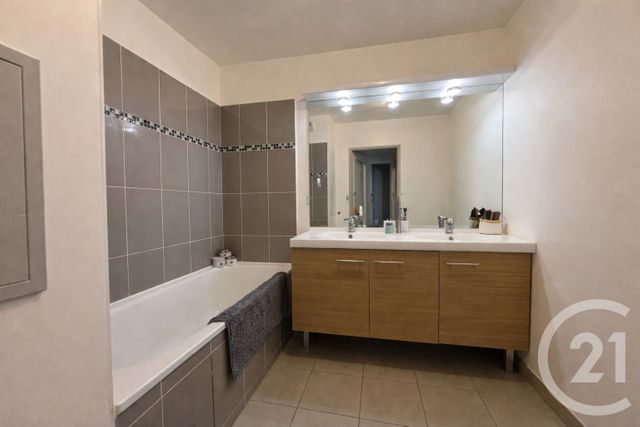 Appartement F3 à vendre - 3 pièces - 62.7 m2 - ERAGNY SUR OISE - 95 - ILE-DE-FRANCE - Century 21 Osmose