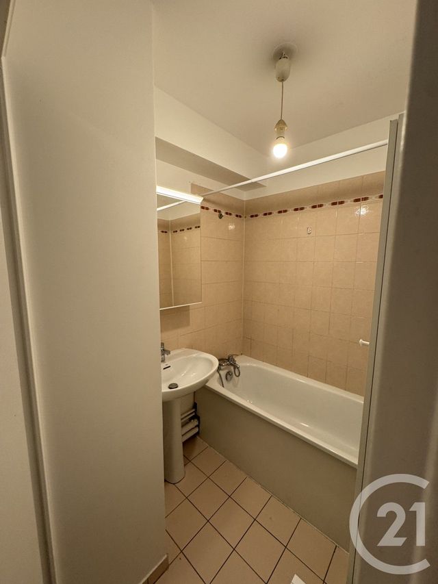 Appartement Studio à louer - 1 pièce - 30.0 m2 - CERGY - 95 - ILE-DE-FRANCE - Century 21 Osmose