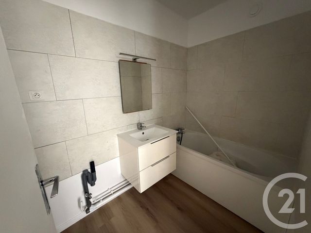 Appartement Studio à vendre - 1 pièce - 39.22 m2 - CERGY - 95 - ILE-DE-FRANCE - Century 21 Osmose