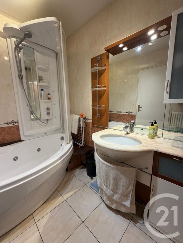 Appartement F4 à vendre - 4 pièces - 75.9 m2 - CERGY - 95 - ILE-DE-FRANCE - Century 21 Osmose