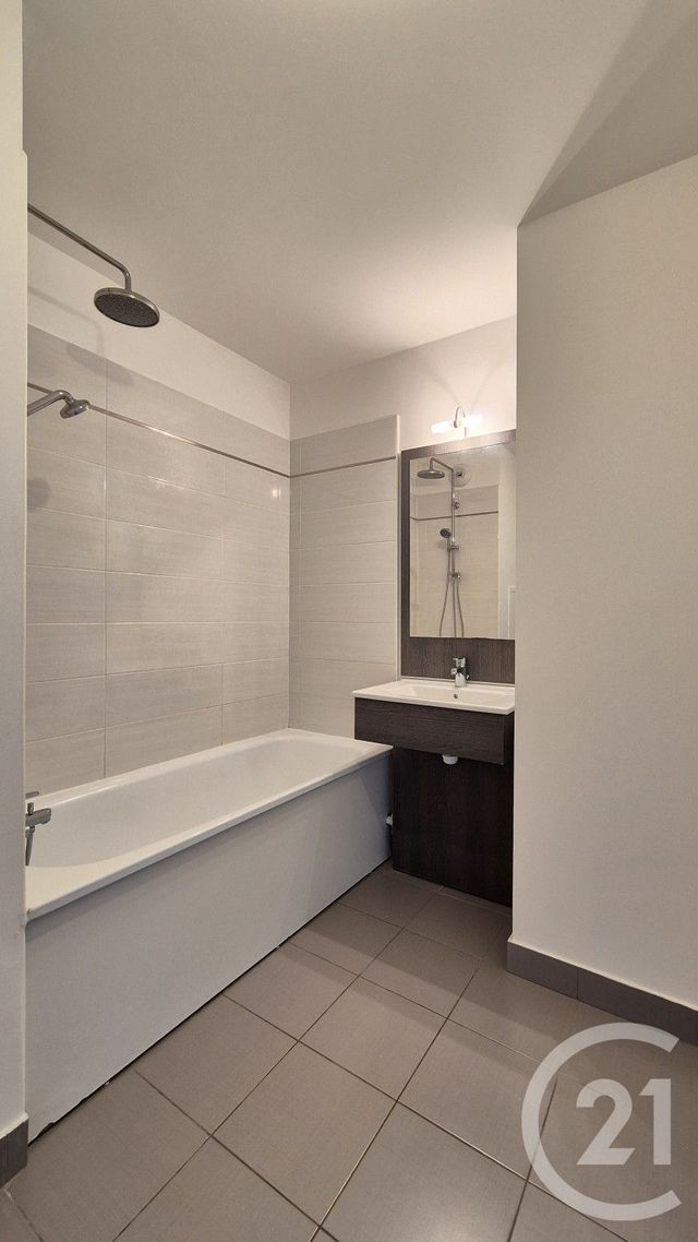 Appartement F4 à vendre - 4 pièces - 78.21 m2 - CERGY - 95 - ILE-DE-FRANCE - Century 21 Osmose