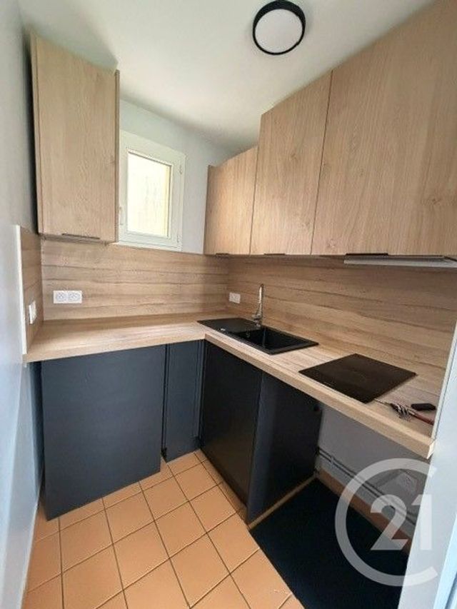 Appartement à louer - 2 pièces - 37.27 m2 - CONFLANS STE HONORINE - 78 - ILE-DE-FRANCE - Century 21 Osmose