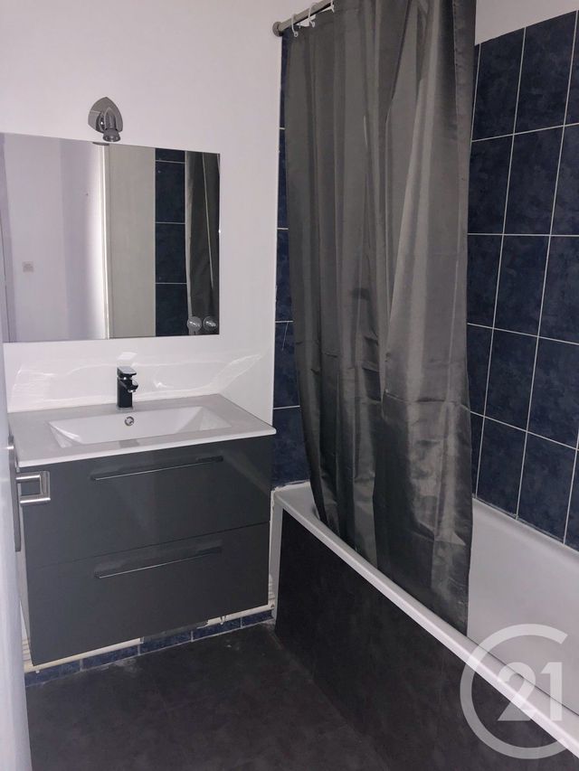 Appartement à louer - 2 pièces - 44.39 m2 - CERGY - 95 - ILE-DE-FRANCE - Century 21 Osmose