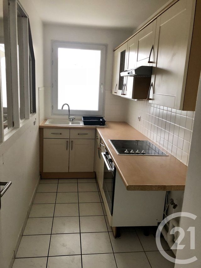 Appartement à louer - 2 pièces - 44.39 m2 - CERGY - 95 - ILE-DE-FRANCE - Century 21 Osmose