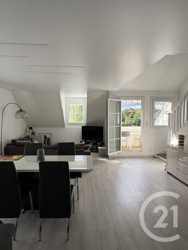 Appartement à louer - 3 pièces - 104.0 m2 - CERGY - 95 - ILE-DE-FRANCE - Century 21 Osmose