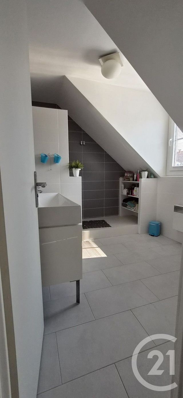 Appartement à louer - 3 pièces - 104.0 m2 - CERGY - 95 - ILE-DE-FRANCE - Century 21 Osmose