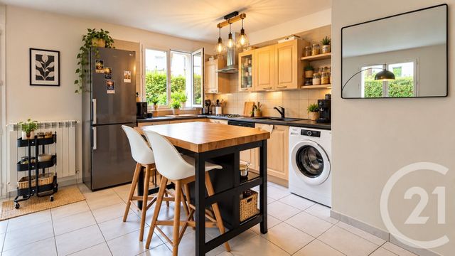 Appartement F2 à vendre - 2 pièces - 47.56 m2 - VAUREAL - 95 - ILE-DE-FRANCE - Century 21 Osmose