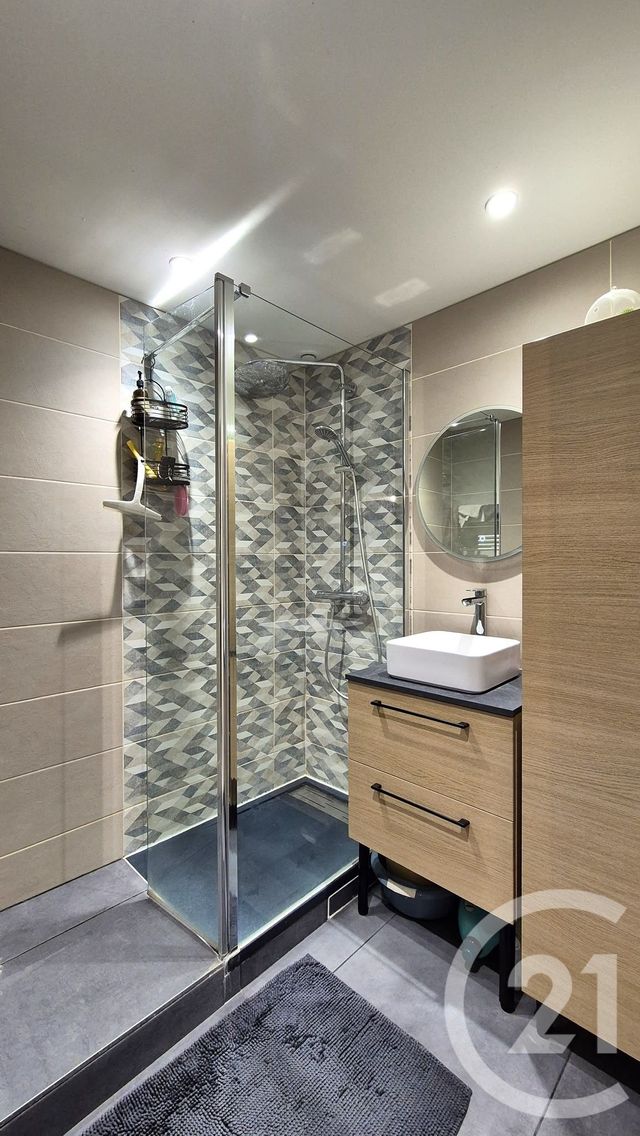 Appartement F2 à vendre - 2 pièces - 47.56 m2 - VAUREAL - 95 - ILE-DE-FRANCE - Century 21 Osmose