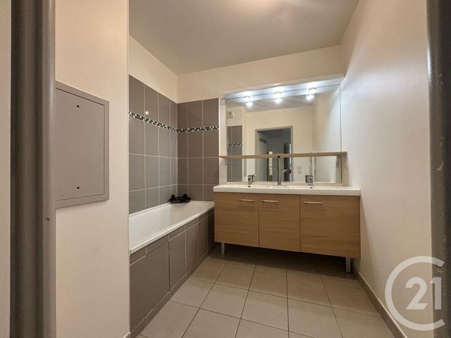 Appartement F3 à vendre - 3 pièces - 62.7 m2 - ERAGNY SUR OISE - 95 - ILE-DE-FRANCE - Century 21 Osmose